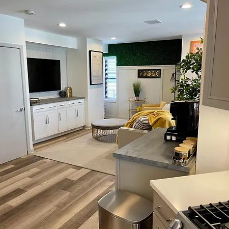 Modern Fully Renovated Suite & Loft In Downtown Trenton Exterior photo