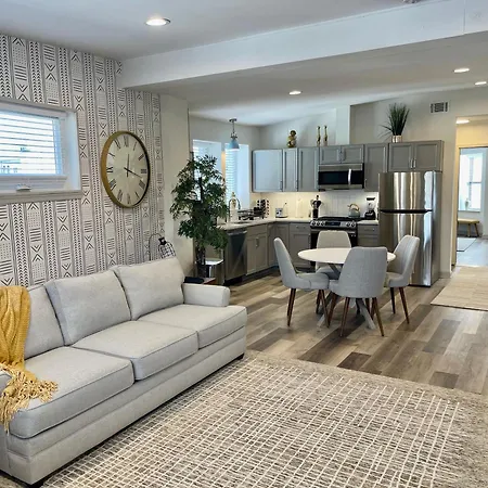 Modern Fully Renovated Suite & Loft In Downtown Trenton Room photo