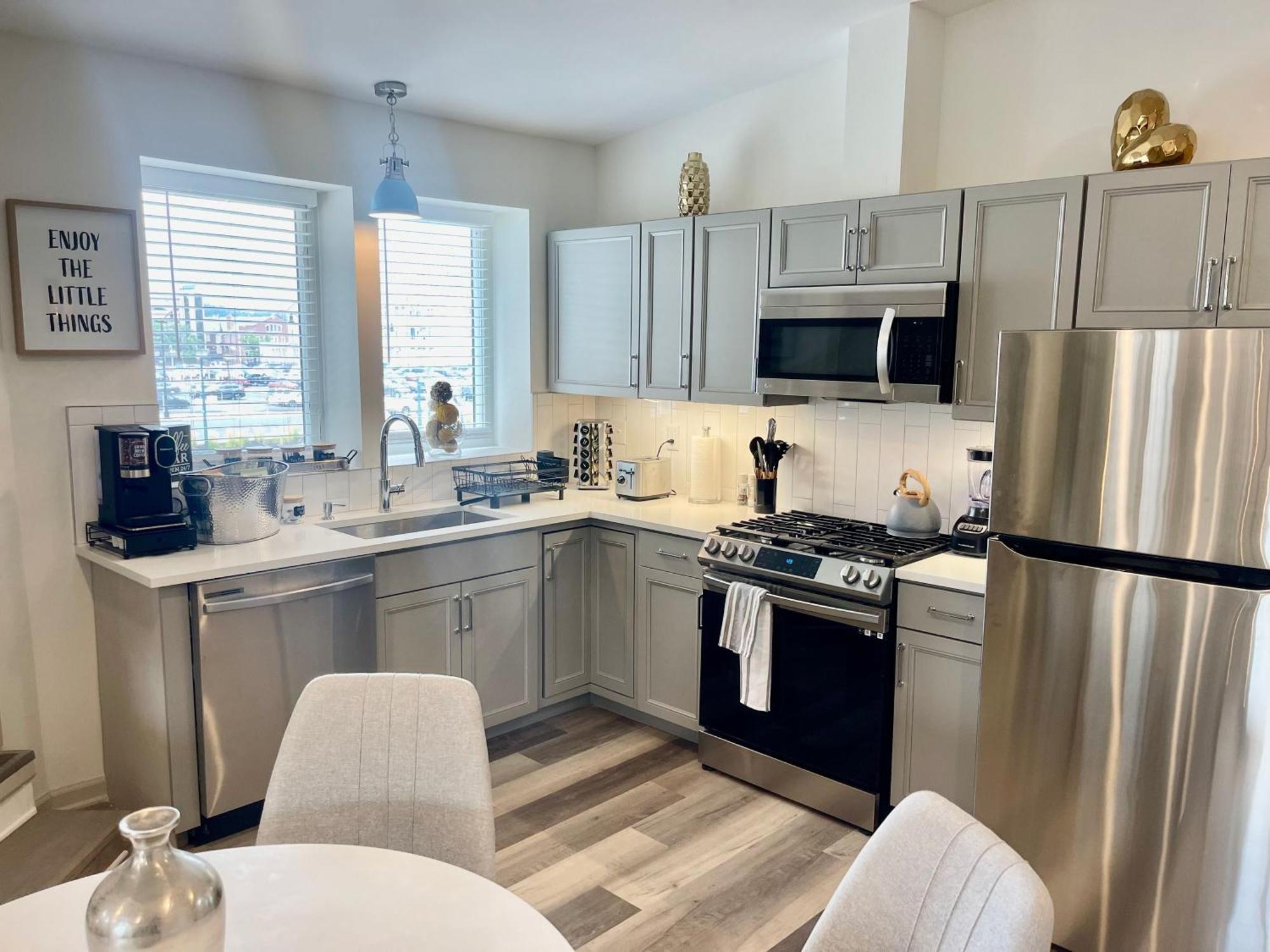 Modern Fully Renovated & Loft In Downtown