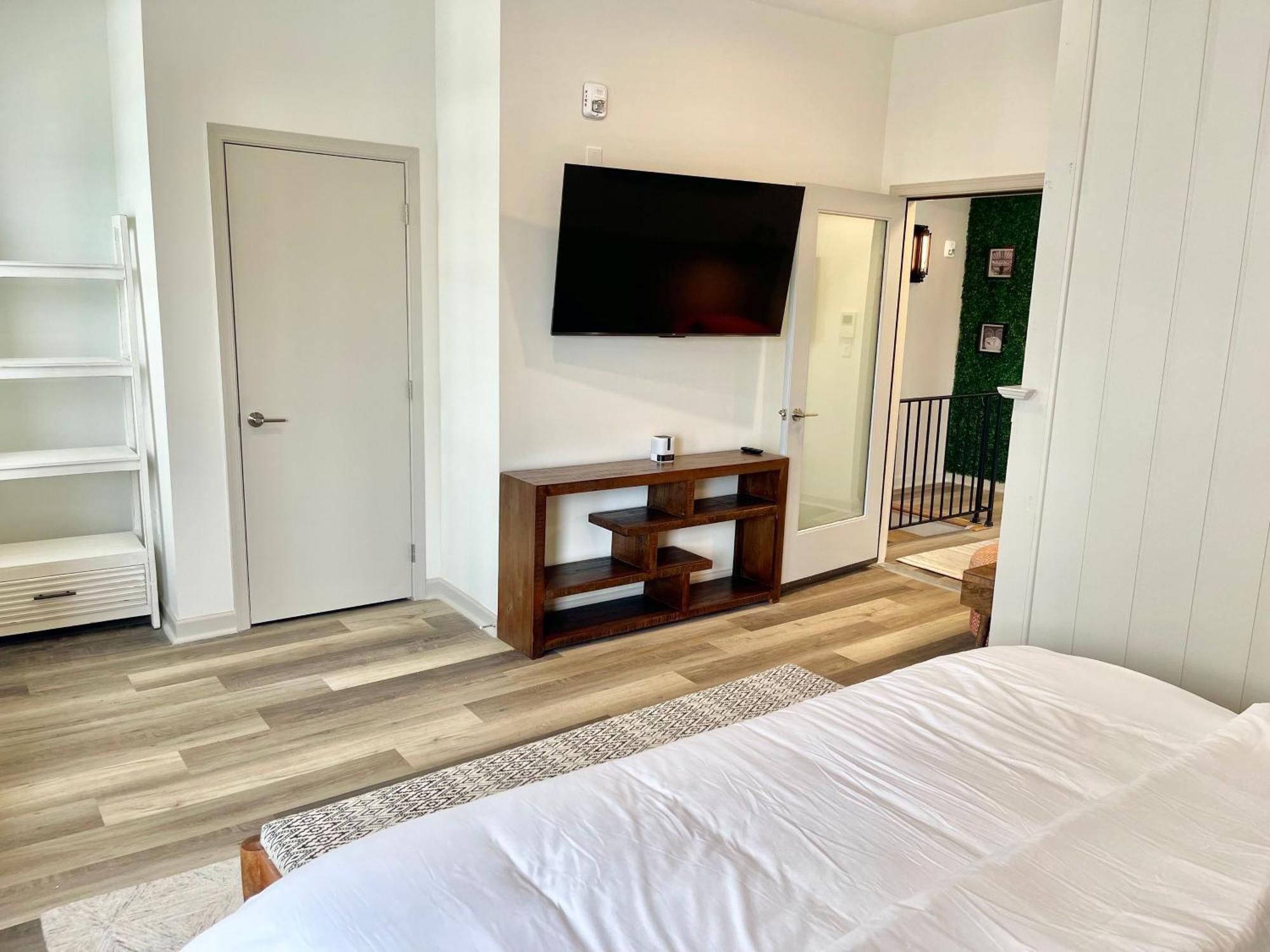 Modern Fully Renovated & Loft In Downtown