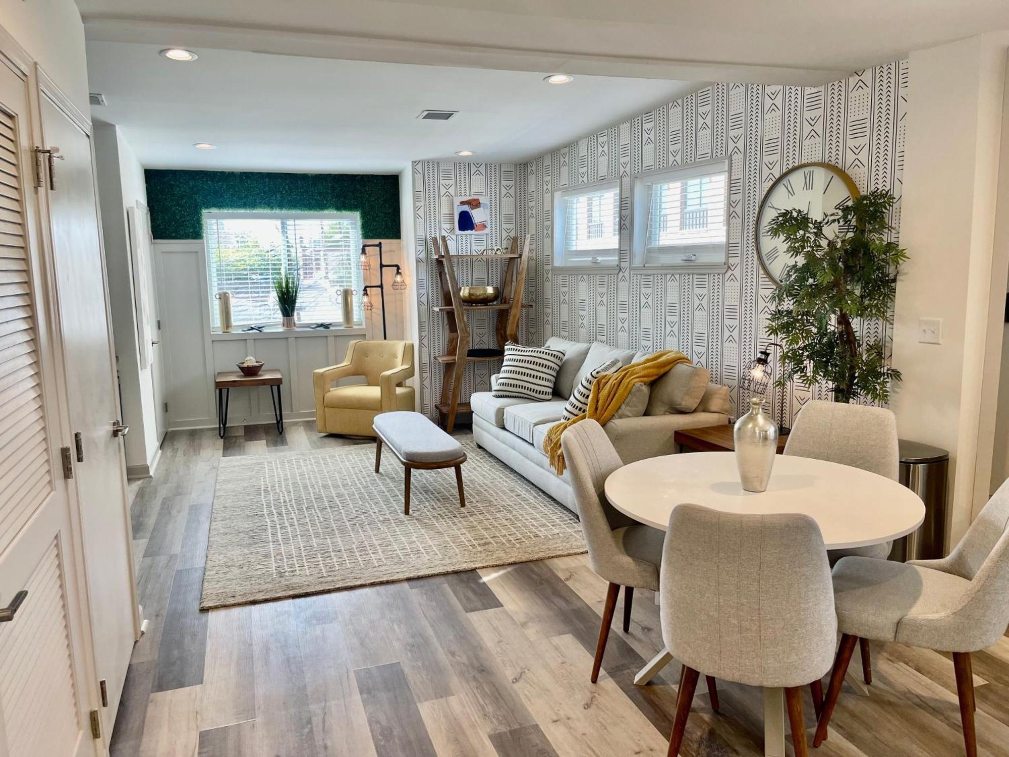 Modern Fully Renovated & Loft In Downtown Apartment *