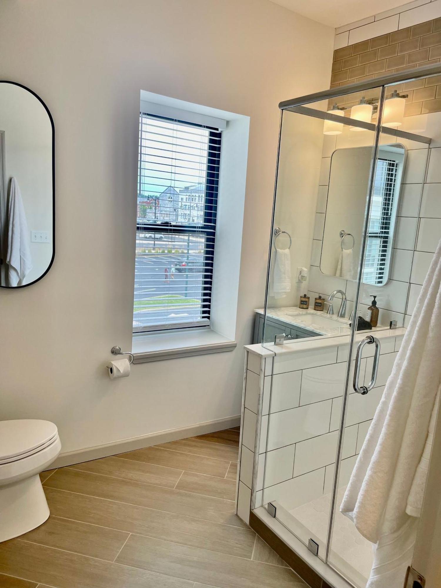Modern Fully Renovated & Loft In Downtown * Trenton