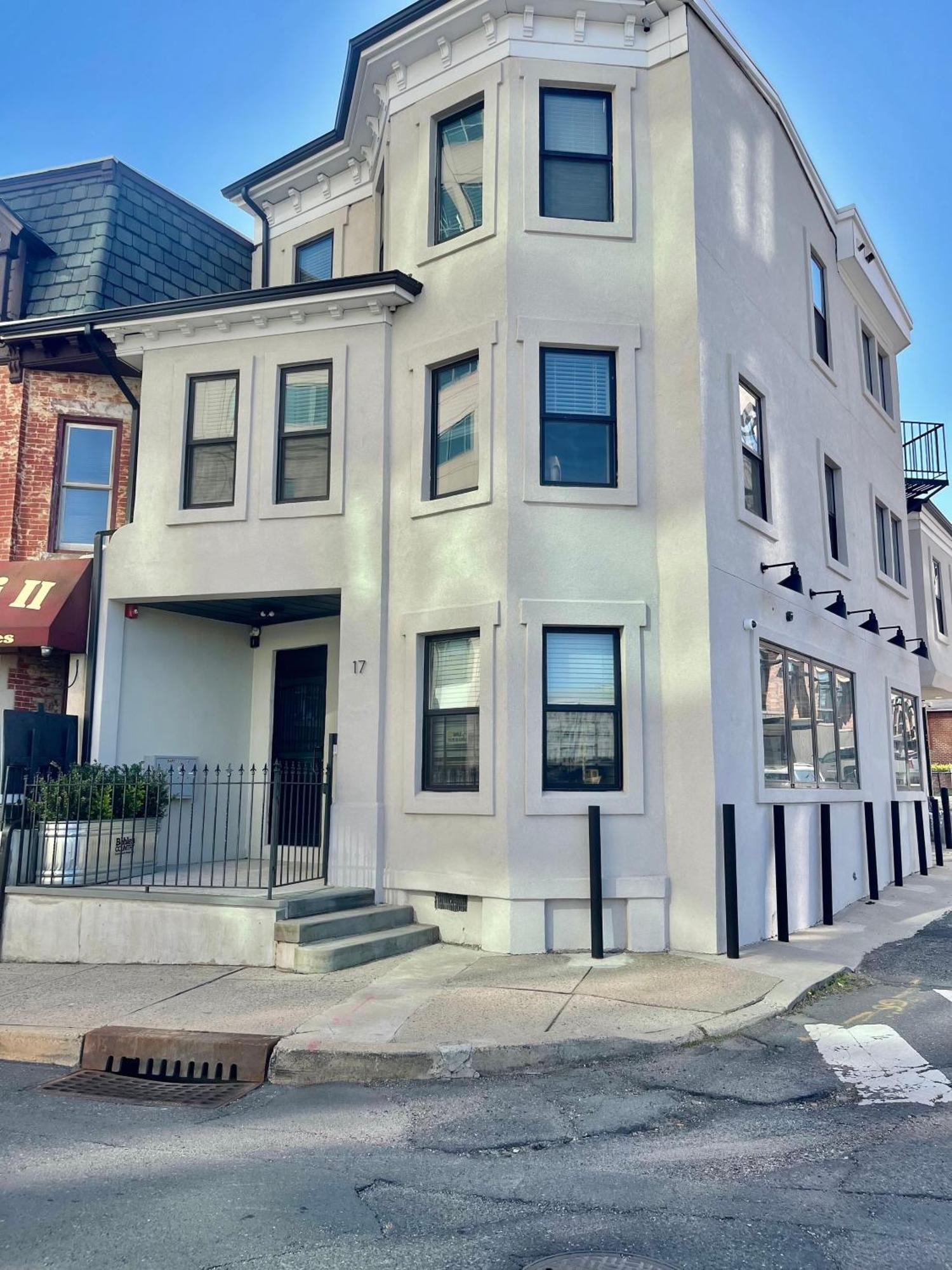 Modern Fully Renovated & Loft In Downtown